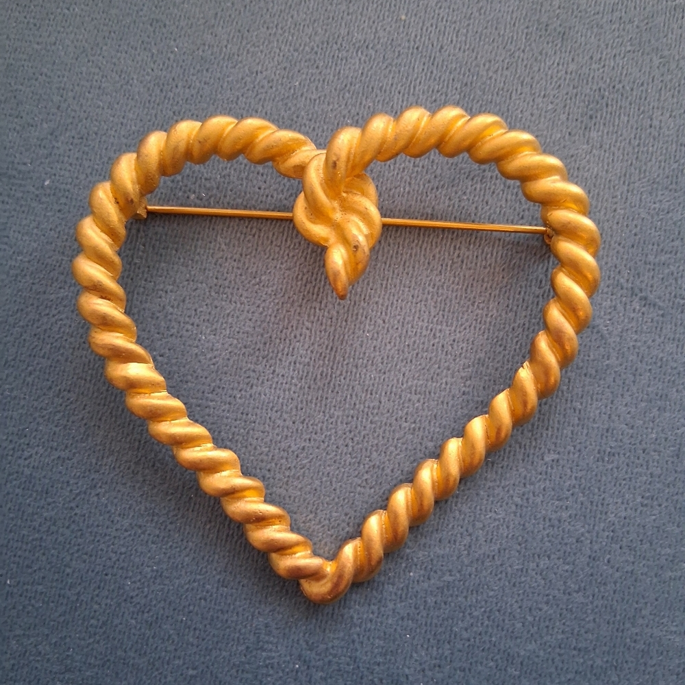 Elegant Gold Heart Brooch